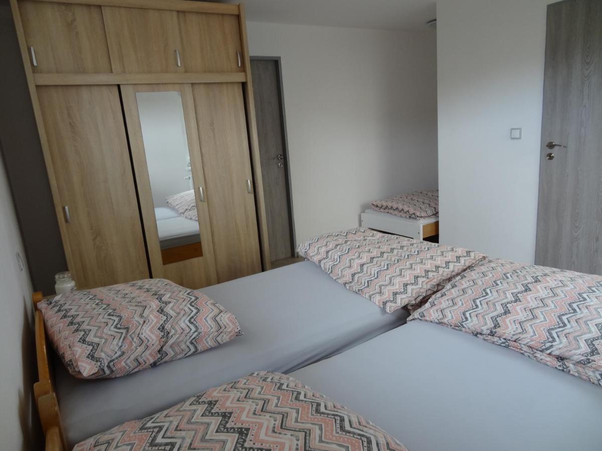 Apartman Karovi เดชท์เน ออร์ลิซกี โฮราค ภายนอก รูปภาพ