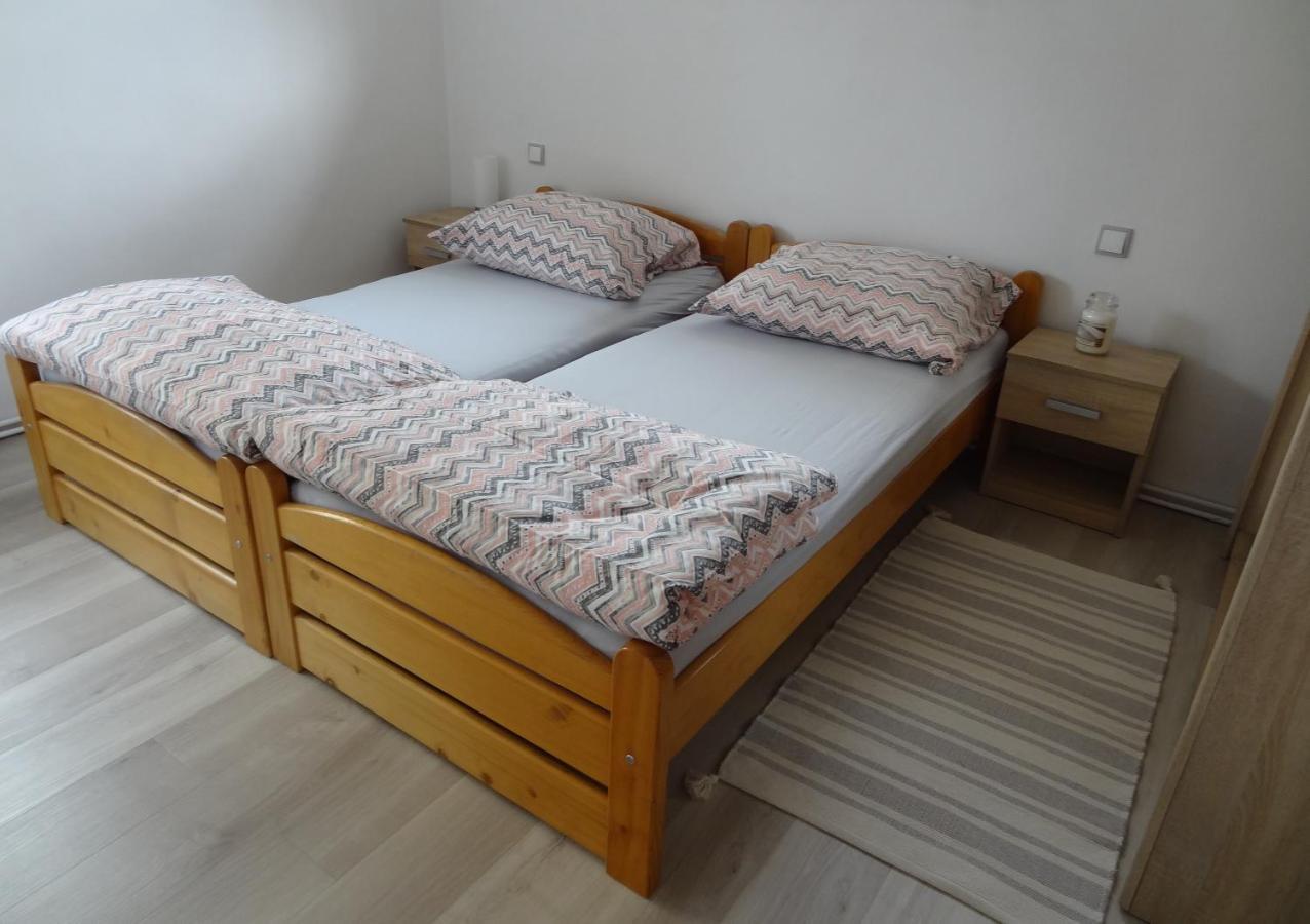 Apartman Karovi เดชท์เน ออร์ลิซกี โฮราค ภายนอก รูปภาพ